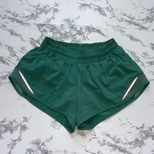 RARE LULULEMON ⚡️ green hotty hot 2.5 shorts!!!